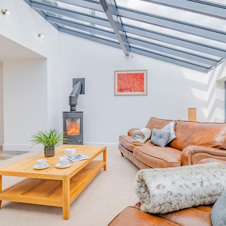 Usk Barn Apartment Llanbadoc ภายนอก รูปภาพ