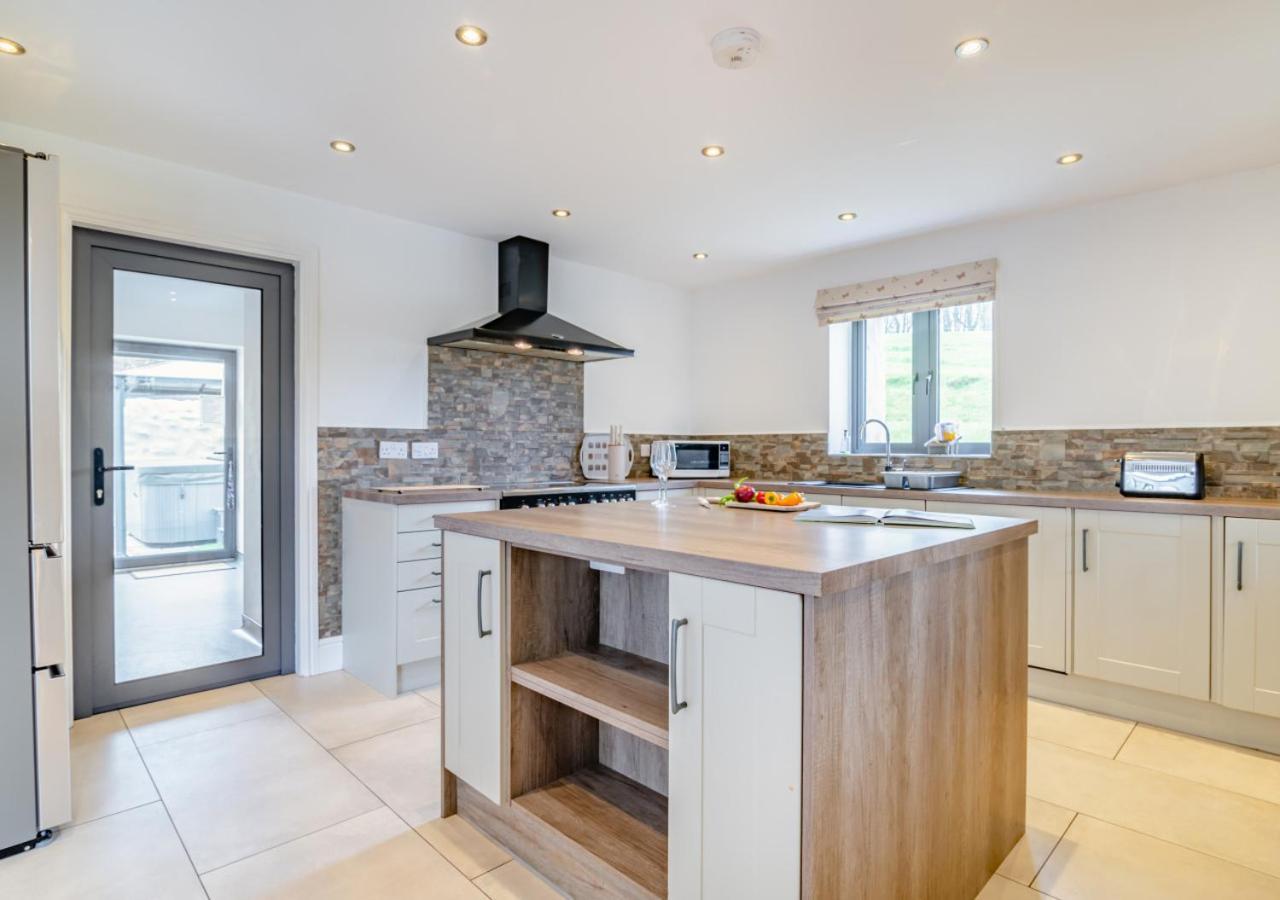 Usk Barn Apartment Llanbadoc ภายนอก รูปภาพ