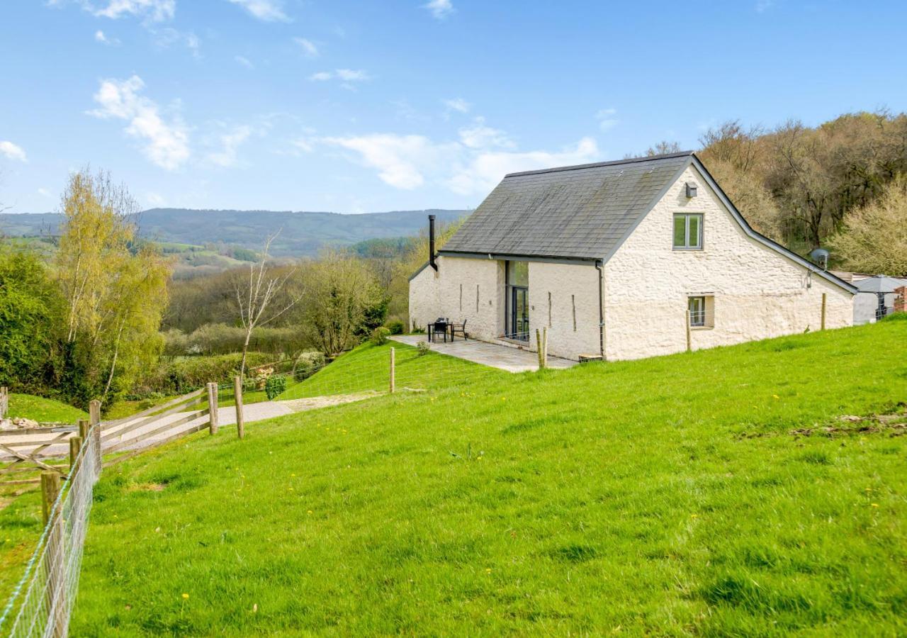 Usk Barn Apartment Llanbadoc ภายนอก รูปภาพ