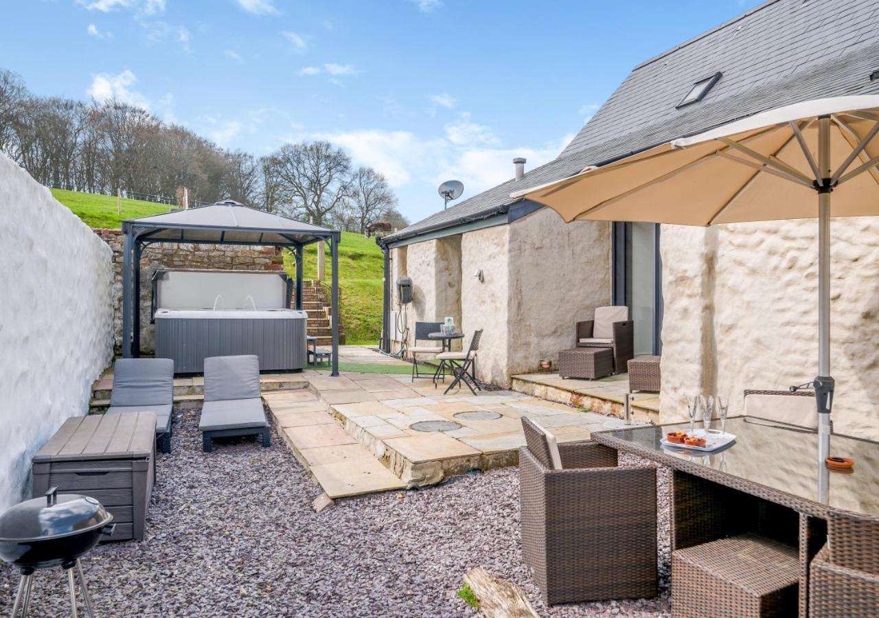 Usk Barn Apartment Llanbadoc ภายนอก รูปภาพ