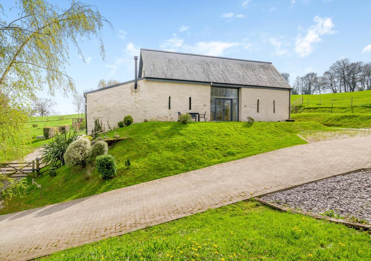 Usk Barn Apartment Llanbadoc ภายนอก รูปภาพ