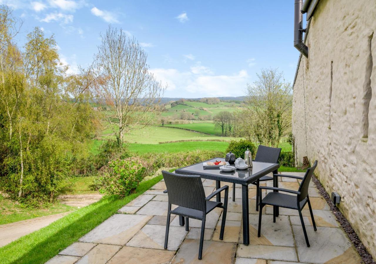 Usk Barn Apartment Llanbadoc ภายนอก รูปภาพ